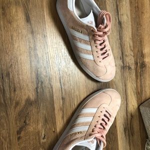 Women’s adidas shoes pink